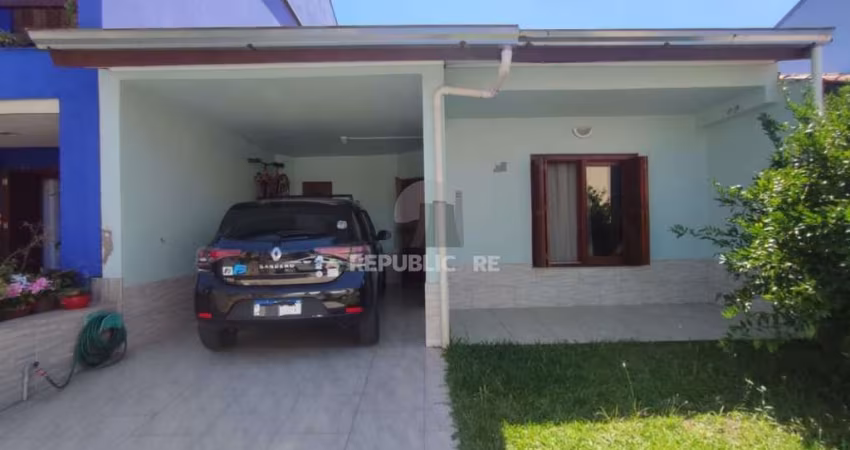 Casa em condomínio no bairro Guarujá