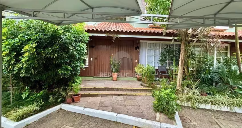 Excelente Casa 2 Dormitórios em Condomínio Fechado