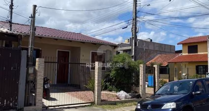 Casa no bairro Hípica - 2 dormitórios