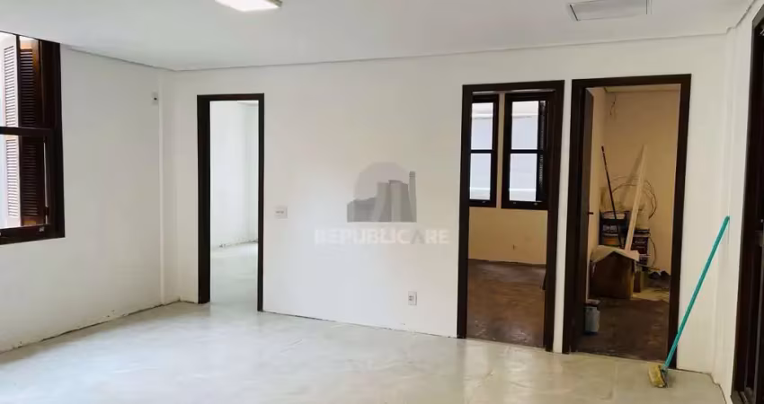Casa residencial à venda no centro com 106 m² e 3 dormitórios/quartos disponíveis.