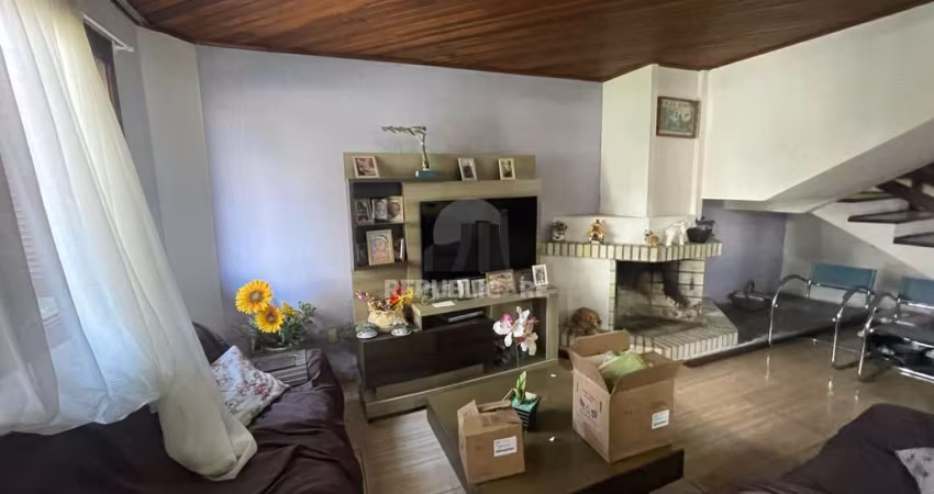 **Casa Residencial à Venda em Porto Alegre, Rio Grande do Sul**