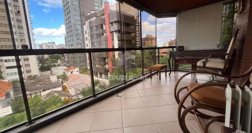 Apartamento 3 quartos, suíte, sacada, lareira, churrasqueira, 2 vagas de garagem