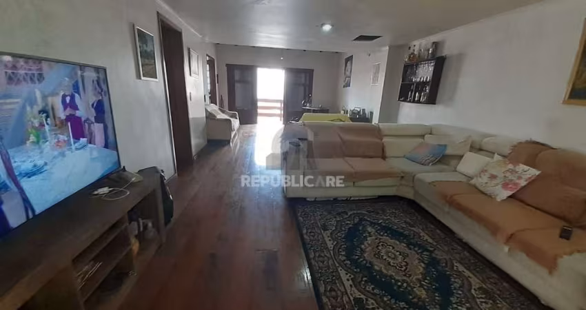 Casa Residencial Semimobiliada à Venda em Porto Alegre, RS