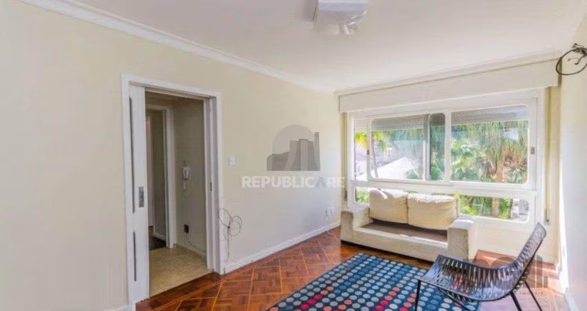 Apartamento com 2 quartos e dependência e 1 vaga coberta no Menino Deus! - 93m²