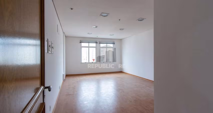 Sala/conjunto comercial para venda, 32,66m² privativoa, com 2 vagas - Menino Deu