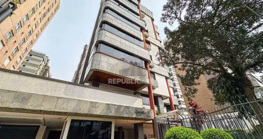 Ótimo apartamento desocupado no coração da bela vista! com 161m2