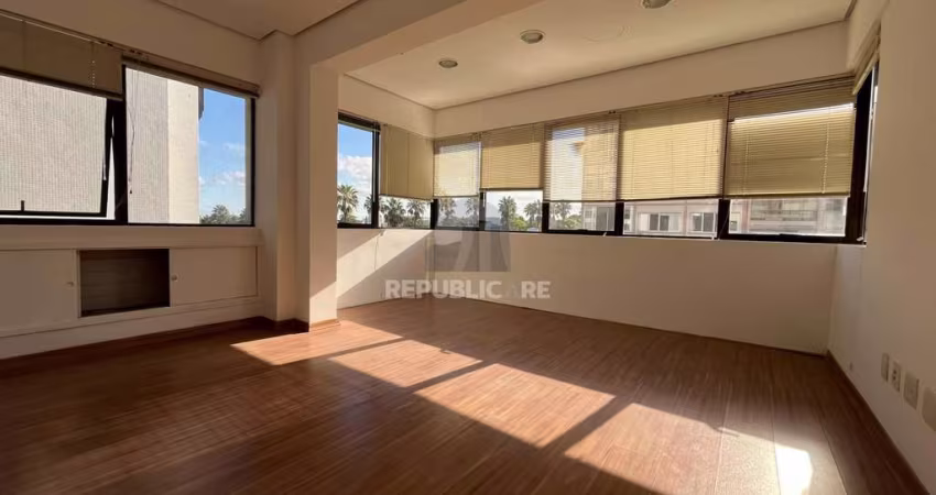 sala comercial com uma vaga de garagem no bairro Bom Fim