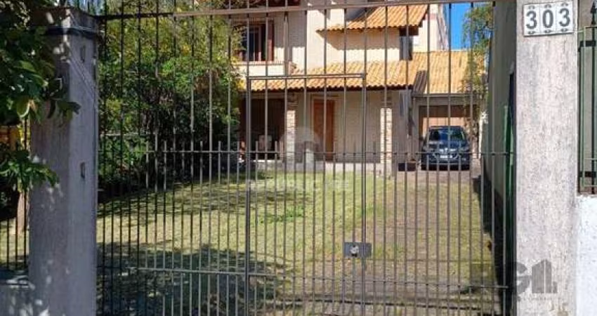 Casa sobrado 3 dormitórios, 1 suíte, vaga de garagem, Bairro Imbuí