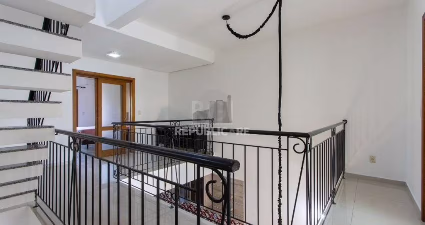 Casa para Venda - 204m², 3 dormitórios, sendo 3 suites, 2 vagas - Espirito Santo