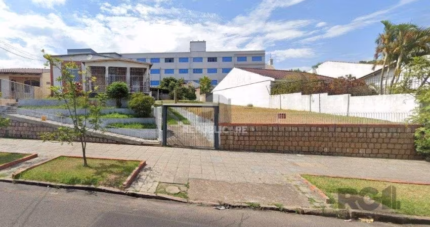 Casa com  terreno 26X44, toda gradeada. Próximas as principais ruas do bairro Gl