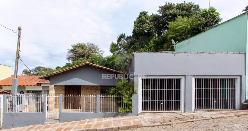 Casa para Venda - 235m², 2 dormitórios, 4 vagas - Cavalhada