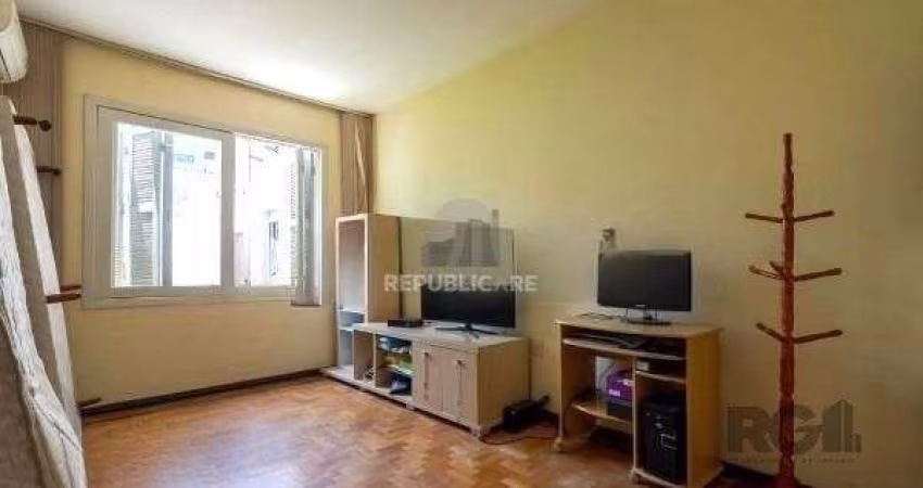 Apartamento no bairro Auxiliadora de 2 dormitórios