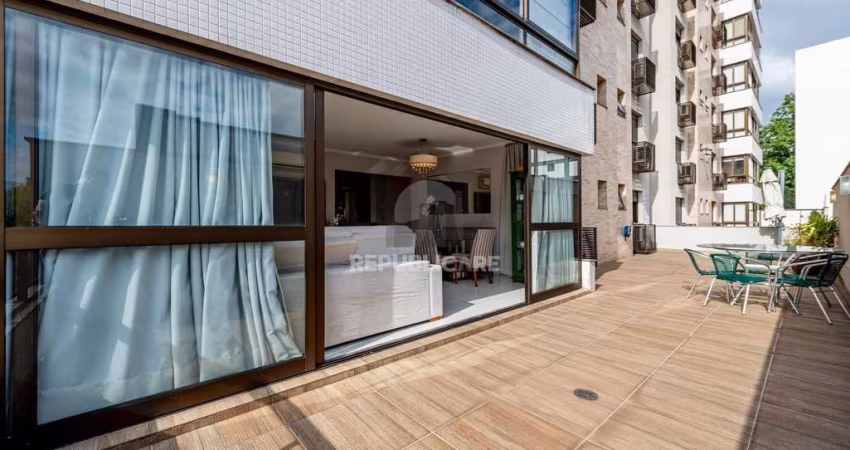 Apartamento garden com 2 suítes, pátio amplo e 2 vagas em localização valorizada