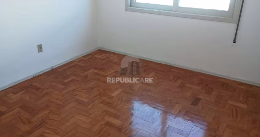 Apartamento junto ao Hospital de Clínicas 2 dormit, elevador e vaga