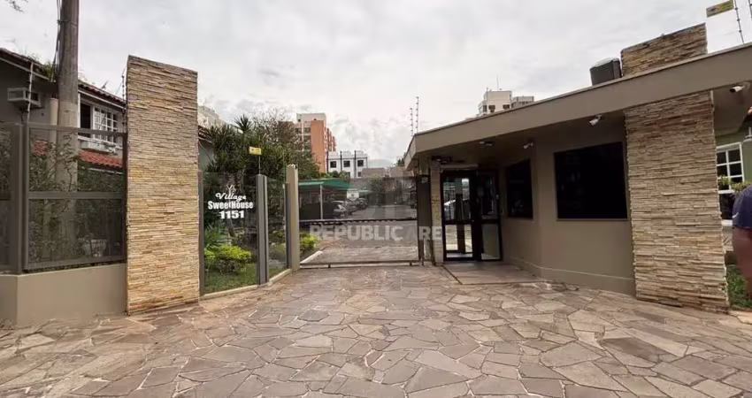 Excelente Casa em Condomínio Fechado 2 Dormitórios Recém Reformada