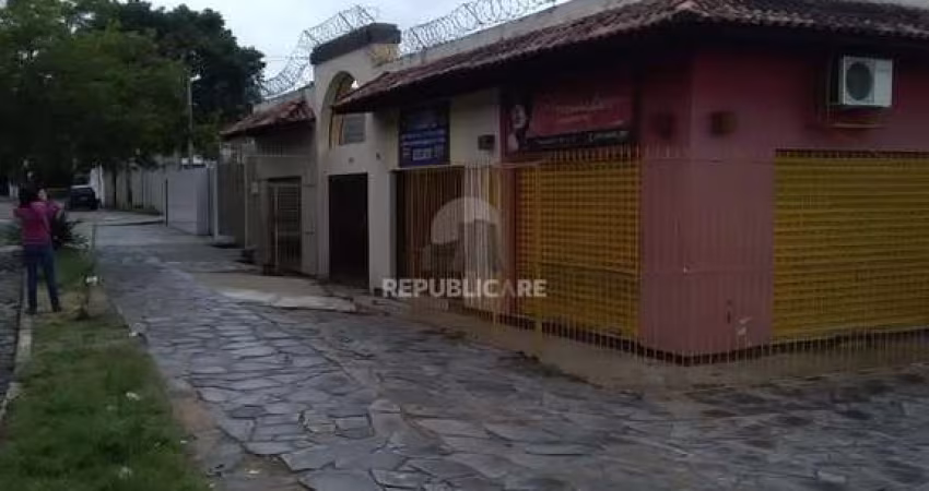 Loja térrea, frente para a rua Bairro Cristal