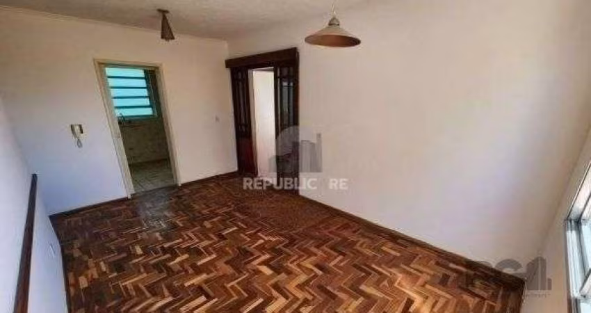 Apartamento no Passo D'areia de 2 dormitórios e vaga desocupado