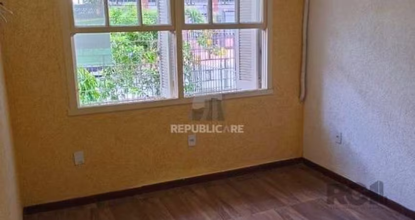Apartamento no bairro Petrópolis de 1 dormitório reformado DESOCUPADO