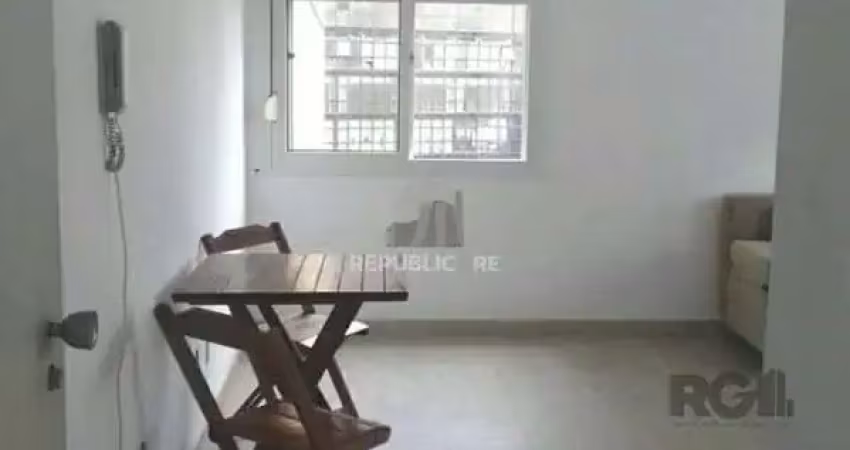 Apartamento à venda no centro histórico com 1 dormitório e 30 m² de área útil.