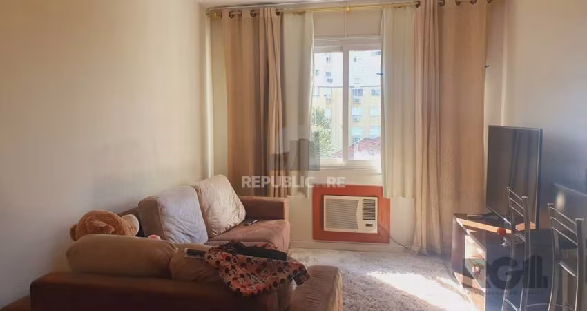 Apartamento de 02 dormitórios, no bairro Partenon, para locação