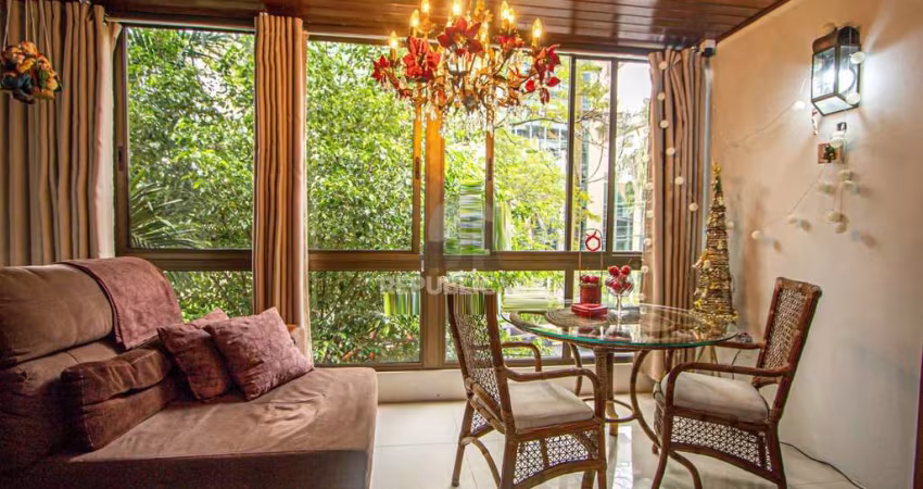 Apartamento mobiliado com 4 quartos, hidromassagem e 2 vagas -254 m²- Petrópolis