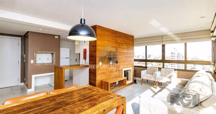 Vende-se apartamento mobiliado, 2 quartos, 1 suíte, 2 vagas - Petrópolis