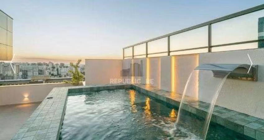 Vende-se luxuosa cobertura com 270m²- 3 suítes, 3 vagas e piscina no Auxiliadora