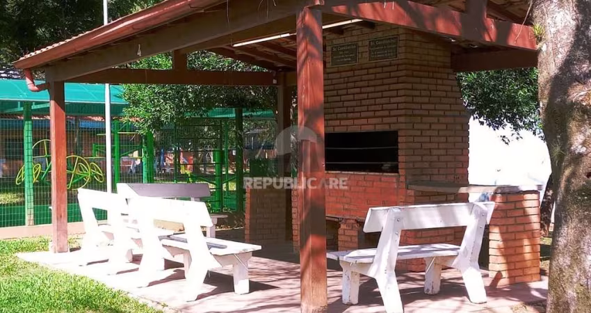 Apartamento com 2 Quartos,com box,no Bairro Humaitá