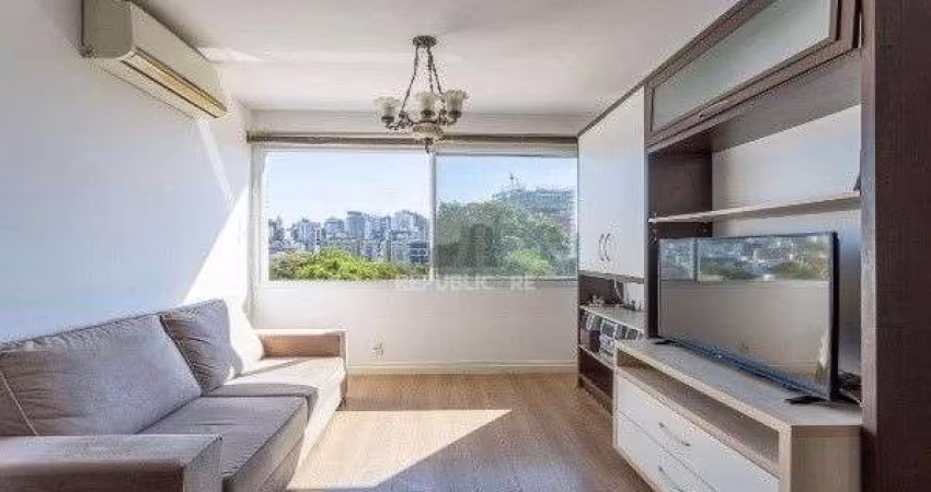 Vende-se apartamento com 2 quartos, 67 m², 2 vagas - Petrópolis