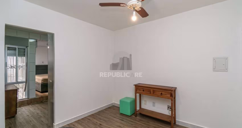 Ótimo apartamento c/1 dormitório no bairro Cidade Baixa, entrar e morar.