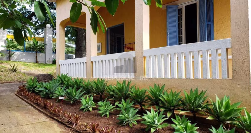 Casa Centenária no Bairro Belém Velho Residencial/Comercial
