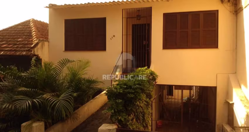 03 casas no mesmo terreno à venda