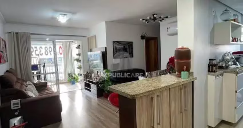 Apartamento à venda no centro histórico com 87 m² e 3 dormitórios/quartos disponíveis.