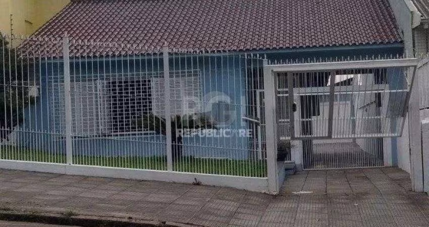 Casa para Venda - 249.86m², 3 dormitórios, sendo 1 suites, 4 vagas - Medianeira
