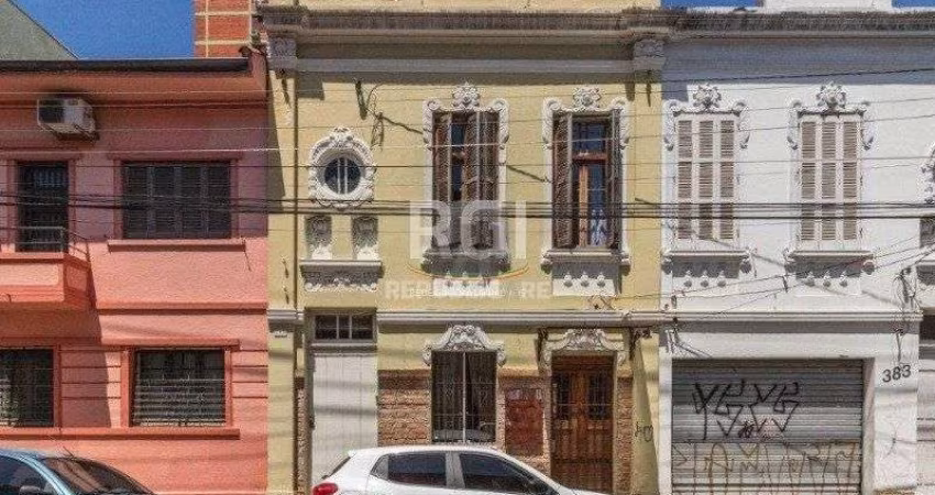 Casa para Venda - 490m², 3 dormitórios, sendo 1 suites, Floresta