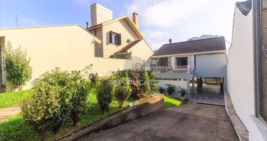 Casa para Venda - 227m², 3 dormitórios, sendo 1 suites, 4 vagas - Azenha