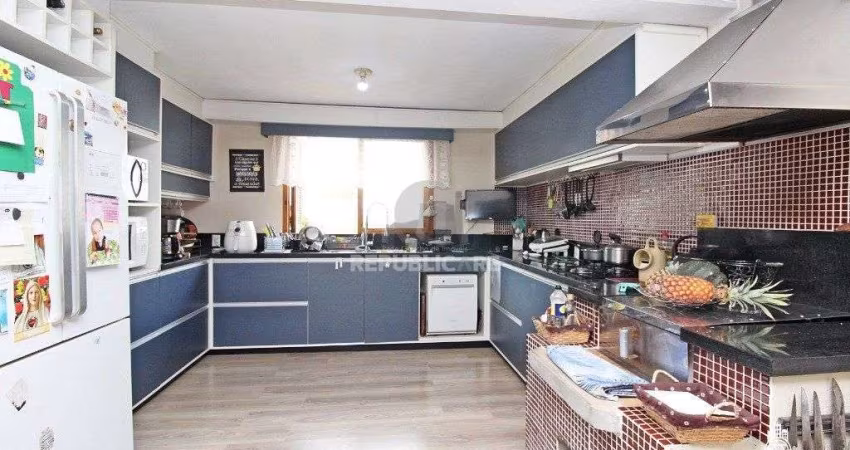 Casa para Venda - 220m², 2 dormitórios, sendo 2 suites, 3 vagas - Teresópolis