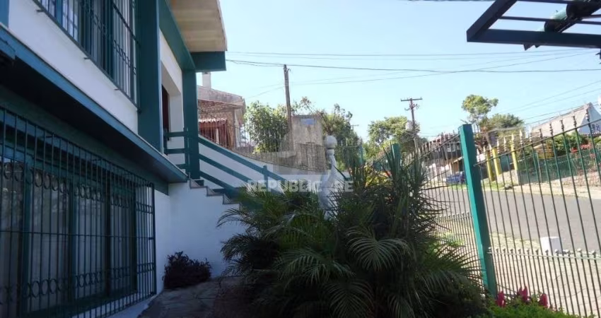 Casa para Venda - 750m², 4 dormitórios, sendo 2 suites, 5 vagas - Santa Tereza