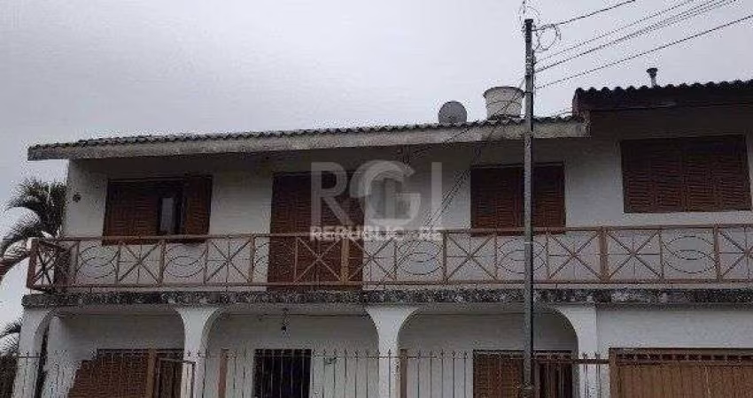 Casa  3 dormitórios, sendo 1 suites, 2 vagas - Medianeira, Porto Alegre/RS