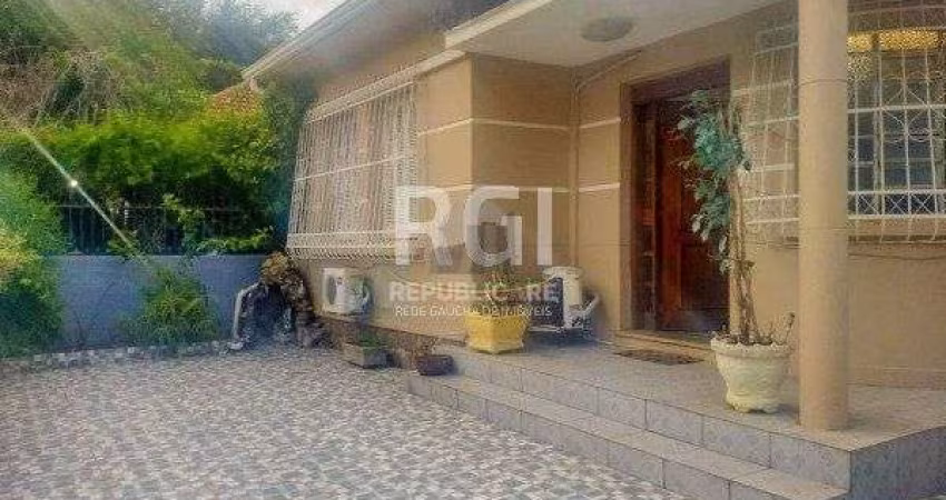 Casa para Venda - 119m², 3 dormitórios, sendo 1 suites, 2 vagas - Azenha