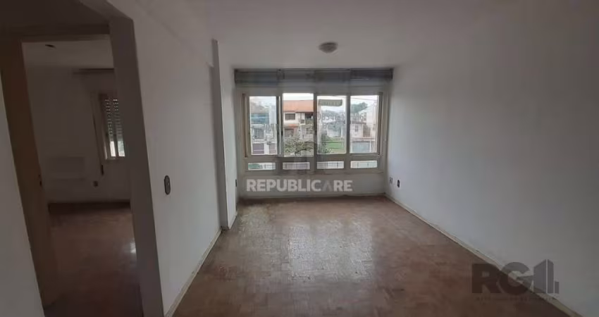 Ótimo apartamento com 2 dormitórios, 1 banheiro social, sala, no 2º andar, de fr