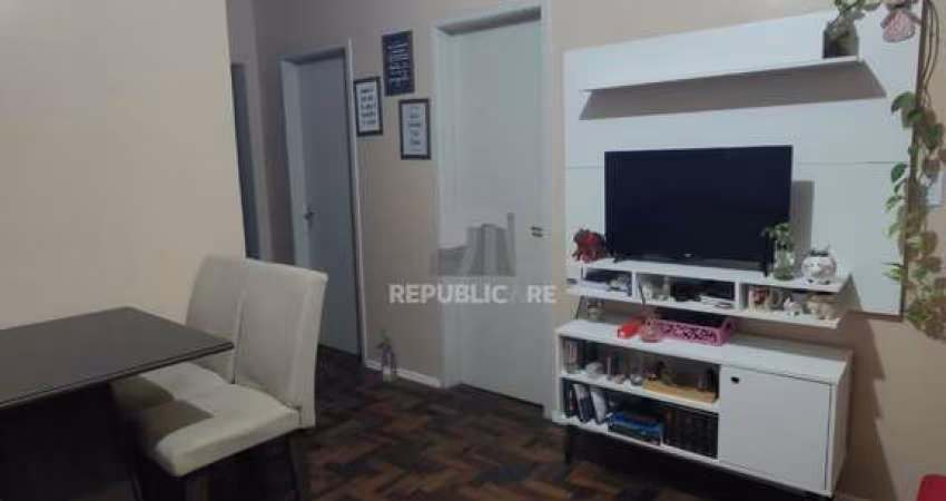 VENDA- Apartamento de 2 quartos, 41m2, ultimo andar, mobiliado- Menino Deus