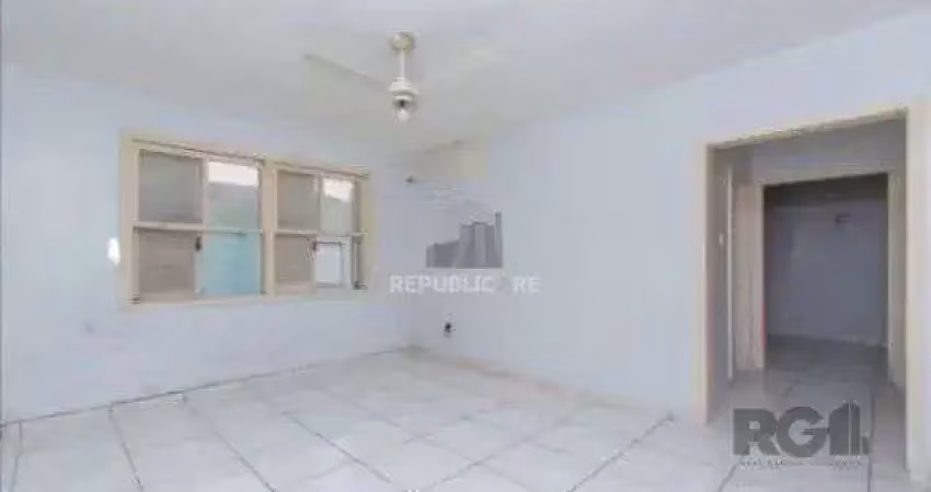 Apartamento de 2 dormitórios com vaga coberta