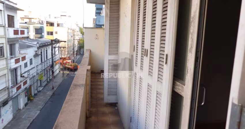 Apartamento com 3 dormitórios no Bairro Centro Histórico