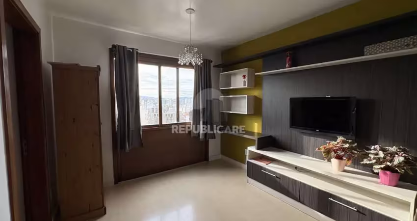 Apartamento à venda no centro histórico com 1 dormitório e 36 m² de área útil.