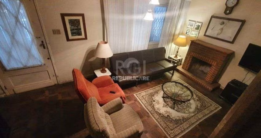 Casa para Venda 3 dormitórios, 2 vagas - Petrópolis