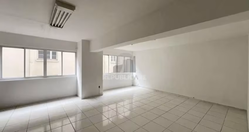 Escritório à venda no centro histórico com 50 m² de área útil disponível.