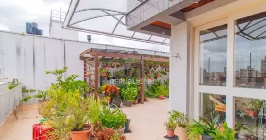 Cobertura à venda no menino deus com 203 m² e 3 dormitórios/quartos disponíveis.