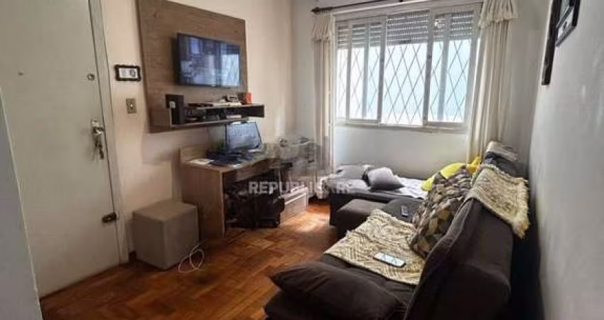 Apartamento à venda terreo com pátio  2 dormitórios no bairro Menino Deus