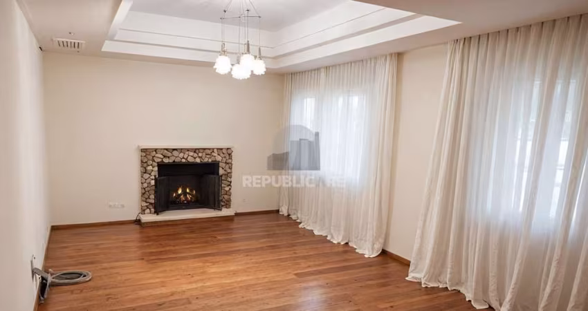 Apartamento com 3 quartos (1 suíte), 2 vagas e 222m² - Bela Vista